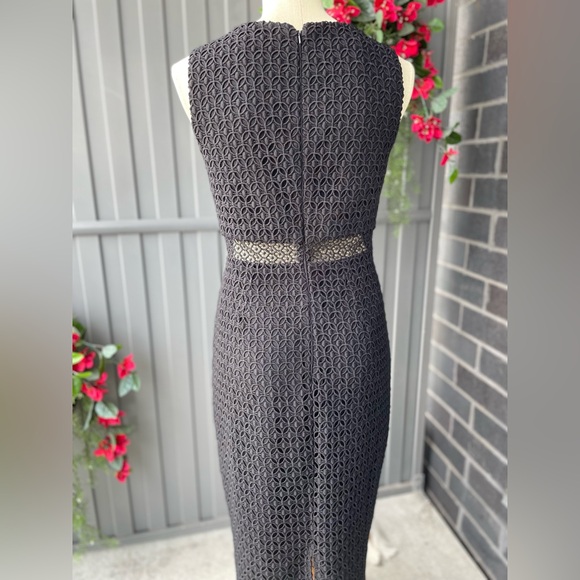 Elegant Lace C R. dress - Picture 3 of 10